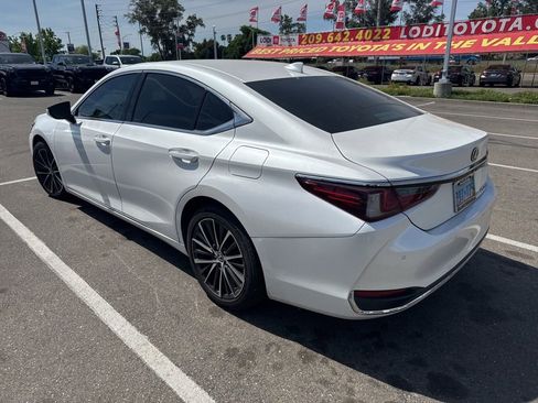 Used 2022 Lexus ES 250 w/ Premium Package image 3