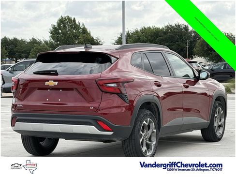 Certified 2025 Chevrolet Trax LT FWD image 4