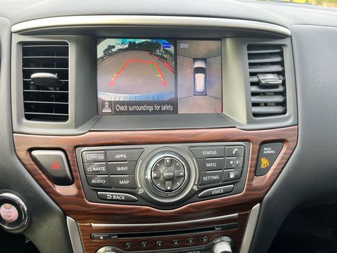 Used 2020 Nissan Pathfinder Platinum image 30