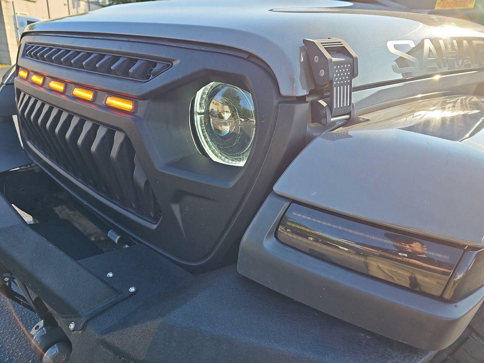 Used 2018 Jeep Wrangler Unlimited Sahara AWD/4WD image 32
