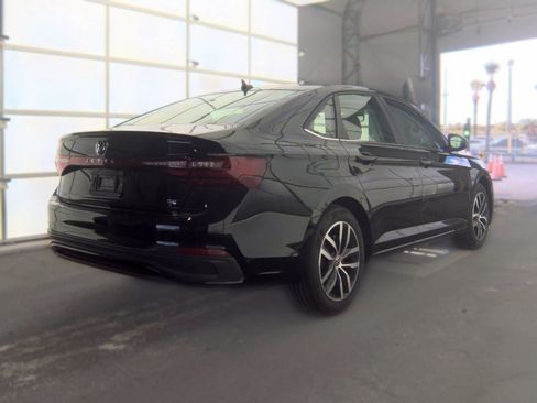 Used 2025 Volkswagen Jetta SE FWD image 6