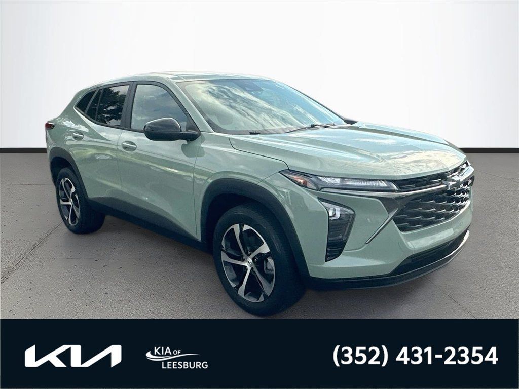 Used 2024 Chevrolet Trax RS FWD image 1