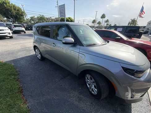 Used 2024 Kia Soul LX FWD image 18