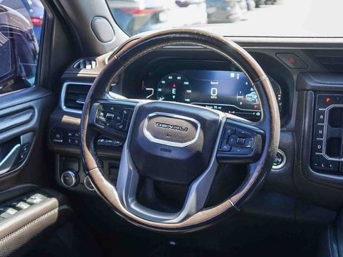Used 2022 GMC Yukon XL Denali w/ Denali Premium Package RWD image 15