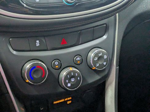 Used 2017 Chevrolet Trax LS FWD image 17