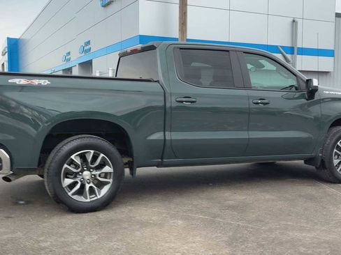 Used 2025 Chevrolet Silverado 1500 LT image 2