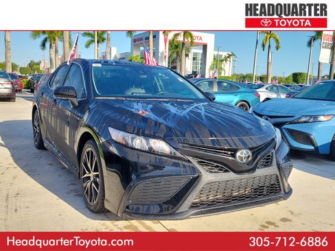 Used 2023 Toyota Camry SE FWD image 1