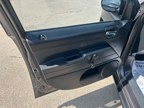Used 2015 Jeep Compass Sport FWD image 9