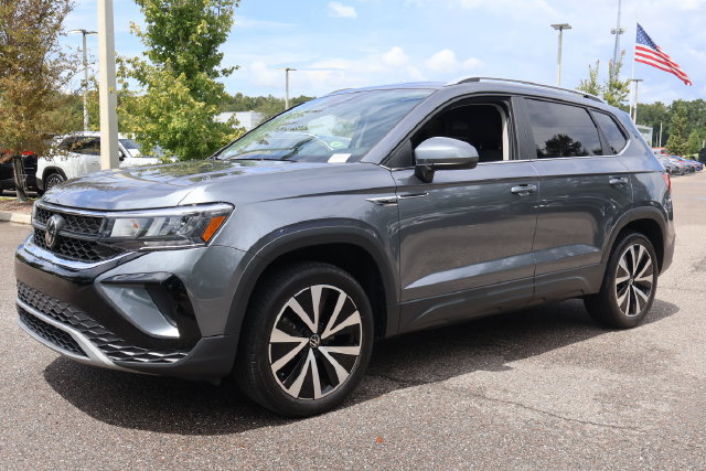 Certified 2023 Volkswagen Taos SE FWD image 3