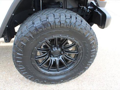 Certified 2024 Jeep Gladiator Sport image 17