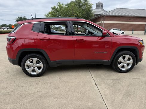Used 2019 Jeep Compass Latitude w/ Popular Equipment Group AWD/4WD image 8
