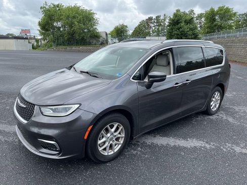 Used 2021 Chrysler Pacifica Touring-L FWD image 5