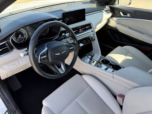 Used 2025 Genesis G70 2.5T image 11