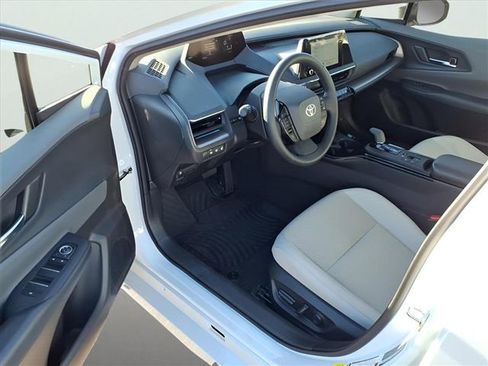 Used 2023 Toyota Prius XLE image 10