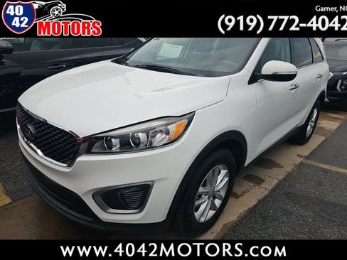 Used 2017 Kia Sorento FWD w/ LX Convenience Package image 1