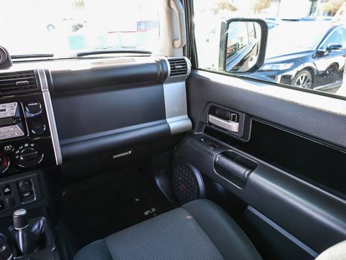 Used 2007 Toyota FJ Cruiser 4WD image 5