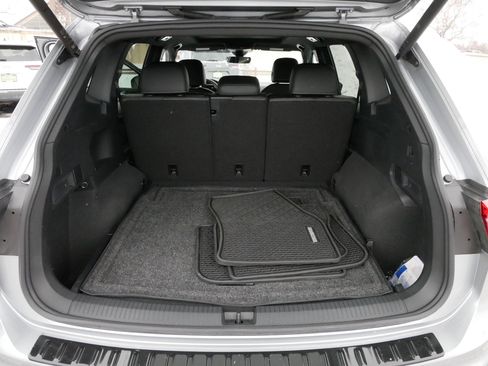 Certified 2024 Volkswagen Tiguan SE R-Line image 18