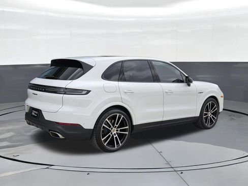 Certified 2025 Porsche Cayenne E-Hybrid AWD/4WD image 8