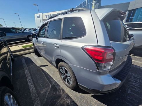 Used 2017 Subaru Forester 2.5i Premium w/ All-Weather Package image 4