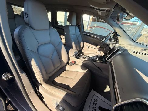 Used 2014 Porsche Cayenne Platinum Edition image 23