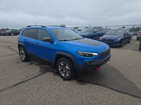 Used 2019 Jeep Cherokee Trailhawk AWD/4WD image 4