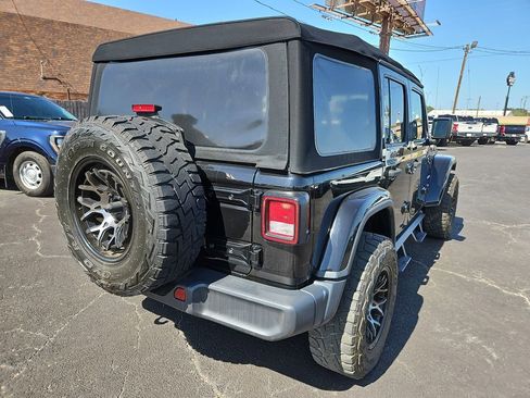 Used 2018 Jeep Wrangler Unlimited Sahara AWD/4WD image 7