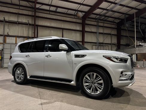 Used 2018 INFINITI QX80 4WD w/ Driver Assistance Package image 4