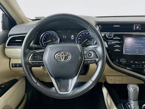 Used 2018 Toyota Camry XLE image 18