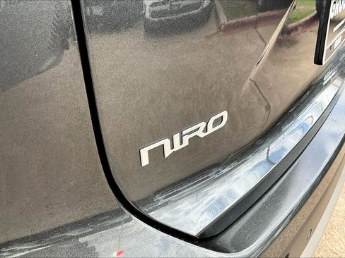 Used 2023 Kia Niro EX image 30