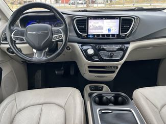 Used 2021 Chrysler Pacifica Touring-L video 2
