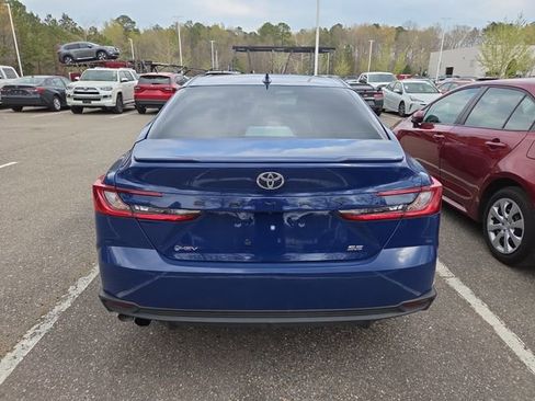 Used 2025 Toyota Camry SE w/ Convenience Package image 4