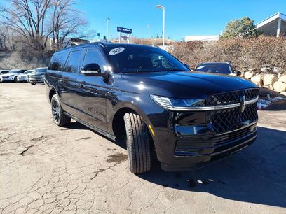 New 2025 Lincoln Navigator L Reserve w/ Jet Appearance Package