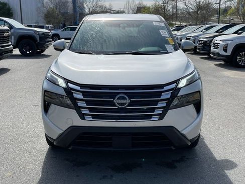 Used 2024 Nissan Rogue SV image 2