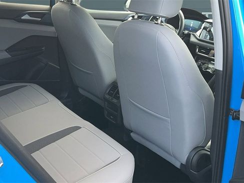 Used 2024 Volkswagen Taos SE image 9