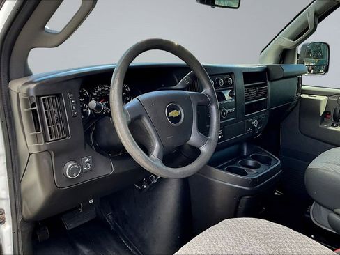 Used 2017 Chevrolet Express 2500 RWD image 19