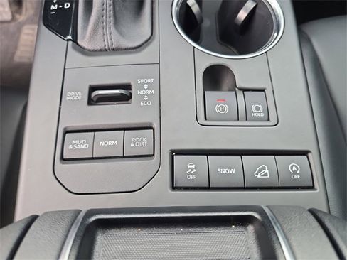 Used 2021 Toyota Highlander XLE image 23