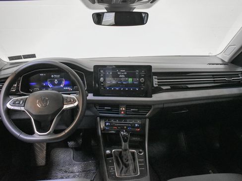 Used 2025 Volkswagen Jetta SE image 11