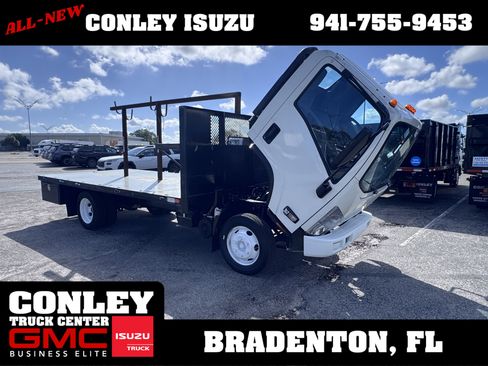 Used 2020 Isuzu NPR image 14