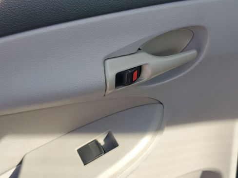 Used 2013 Toyota Corolla L image 40