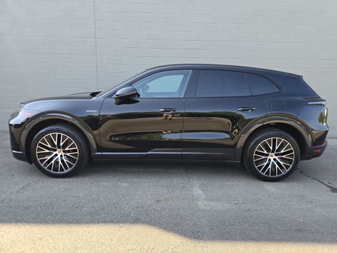 Certified 2026 Porsche Cayenne Electric AWD/4WD image 2