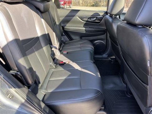 Used 2018 Nissan Rogue SL w/ Premium Package image 22