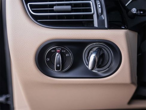 Used 2025 Porsche Macan image 19