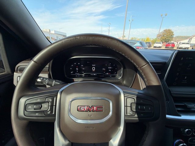 Used 2024 GMC Yukon XL SLT w/ SLT Premium Package AWD/4WD image 18