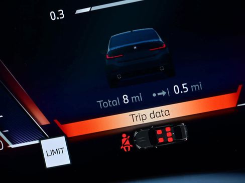 Used 2025 BMW 330i Sedan w/ Premium Package image 28