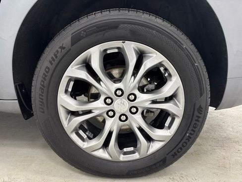Used 2021 Buick Enclave Avenir w/ Avenir Technology Package AWD/4WD image 34