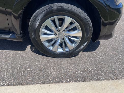 Used 2015 INFINITI QX80 4WD image 2