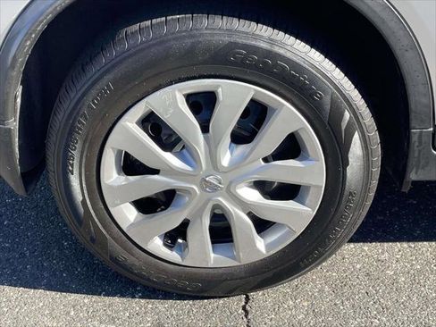 Used 2020 Nissan Rogue S image 8