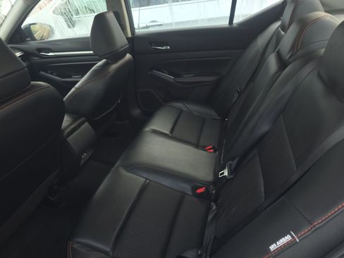 Used 2024 Nissan Altima 2.5 SR image 16