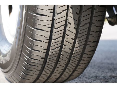 Used 2024 Nissan Frontier S w/ S Utility Package image 28