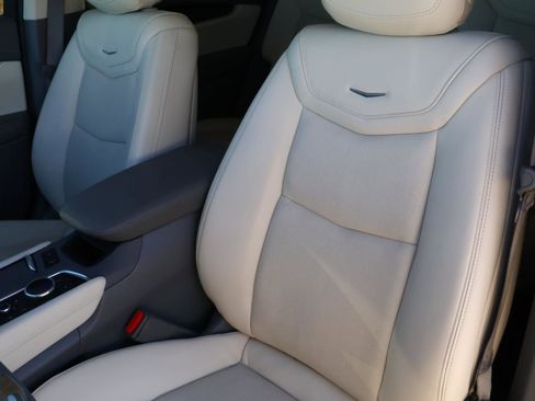 Used 2024 Cadillac XT6 Premium Luxury w/ Technology Package image 13